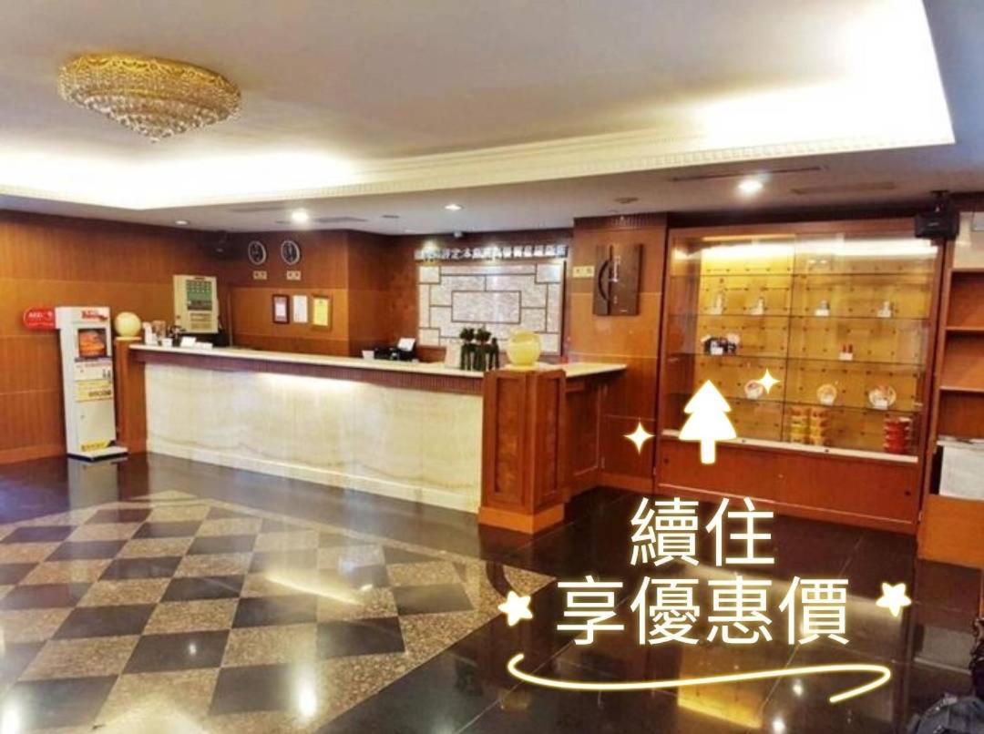 Jing Jing Holiday Hotel Kaohsiung Bagian luar foto