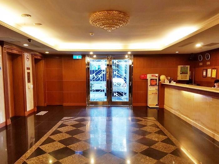 Jing Jing Holiday Hotel Kaohsiung Bagian luar foto