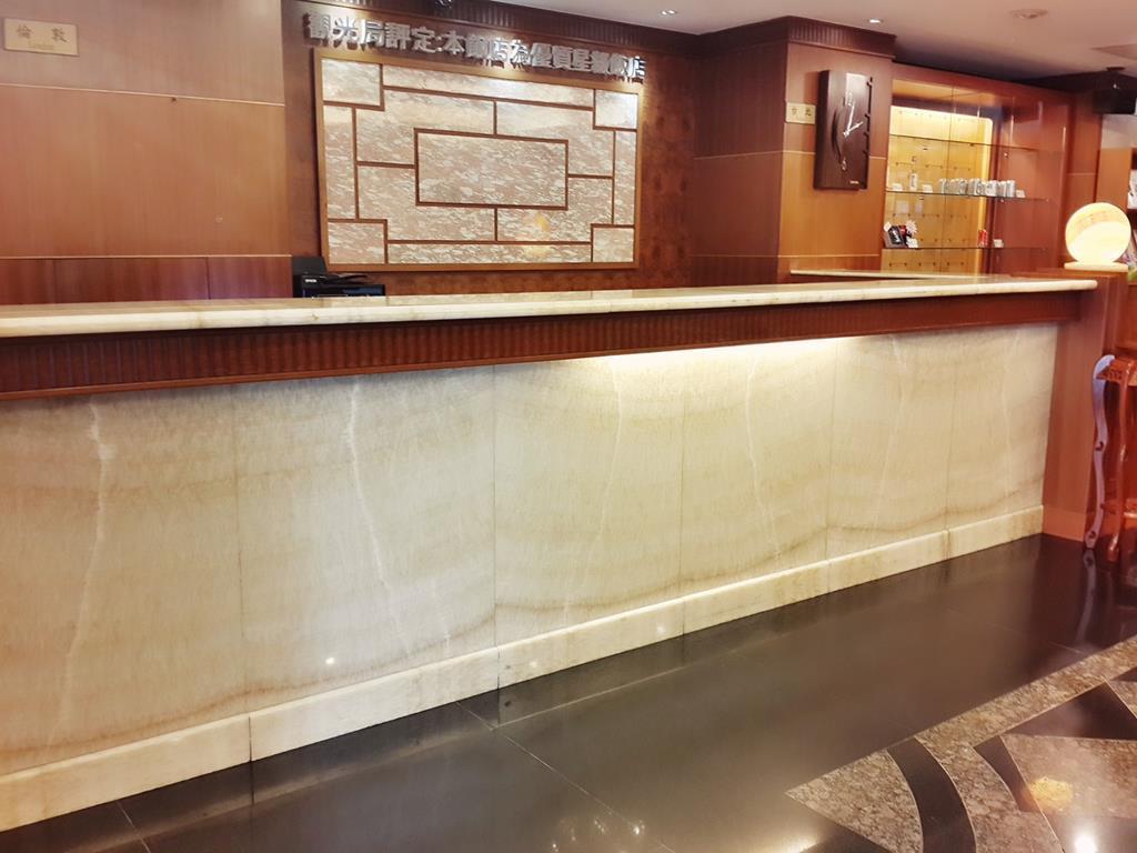 Jing Jing Holiday Hotel Kaohsiung Bagian luar foto